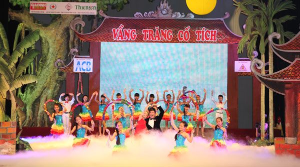 ລາຍການ“ດວງພະຈັນ ແຫ່ງນິທານ“ນຳເອົາ ບຸນປີໃໝ່ມາໃຫ້ ເດັກນ້ອຍທຸກຍາກກ່ອນເວລາ